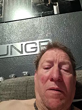 Snapshot of tomtom111111 chatting on February 12, 9:10 pm tomtom111111 online show from February 12, 9:10 pm