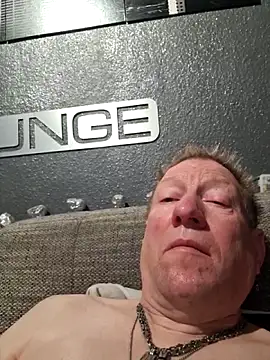 Snapshot of tomtom111111 chatting on February 28, 11:17 pm tomtom111111 online show from February 28, 11:17 pm