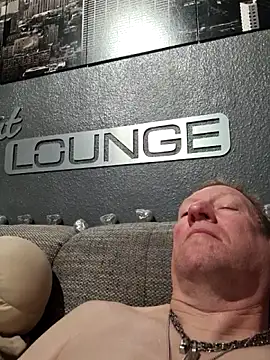 Snapshot of tomtom111111 chatting on March 1, 10:12 pm tomtom111111 online show from March 1, 10:12 pm