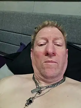 Snapshot of tomtom111111 chatting on March 4, 3:18 pm tomtom111111 online show from March 4, 3:18 pm