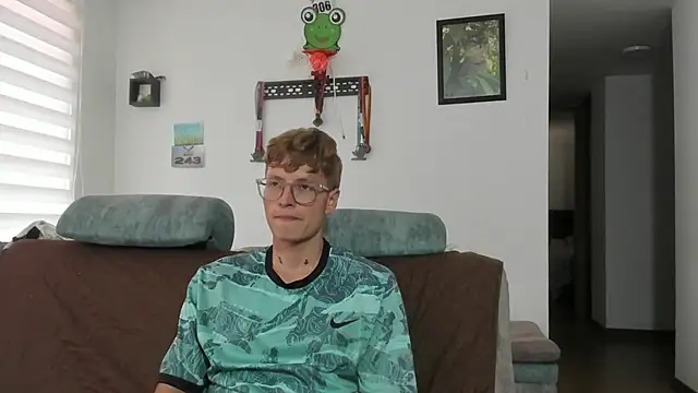 Snapshot of A_sexy_couple__ chatting on September 19, 7:03 pm A sexy couple   online show from September 19, 7:03 pm