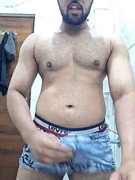 Snapshot of GYMBOY0071 chatting on April 8, 6:46 am GYMBOY0071 online show from April 8, 6:46 am