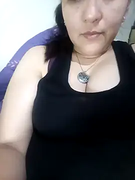 Snapshot of Gatubela212 chatting on January 29, 3:33 am Gatubela212 online show from January 29, 3:33 am