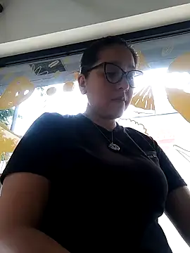 Snapshot of Gatubela212 chatting on February 2, 12:46 pm Gatubela212 online show from February 2, 12:46 pm