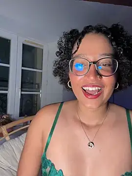 Snapshot of Lauyako chatting on May 12, 7:44 pm Lauyako online show from May 12, 7:44 pm