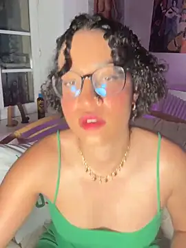 Snapshot of Lauyako chatting on May 21, 7:32 pm Lauyako online show from May 21, 7:32 pm