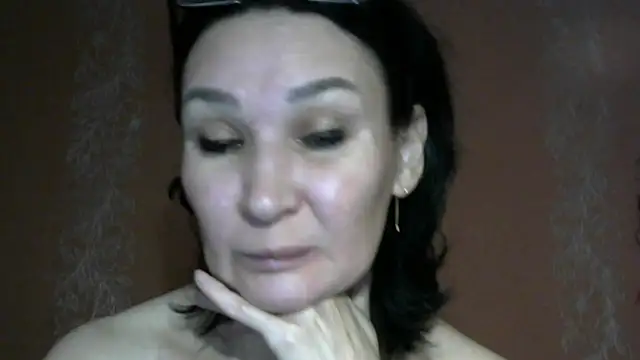 PrettyAndWild online show from November 9, 3:10 pm