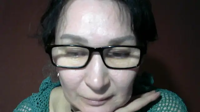 PrettyAndWild online show from April 19, 3:33 pm