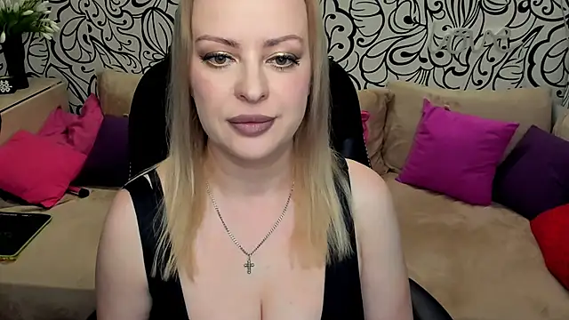 Hotdreamhere online show from May 24, 3:22 am