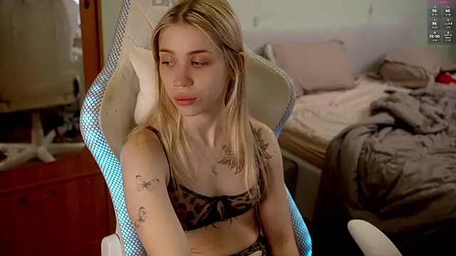 ho1yho1e online show from April 16, 7:14 pm