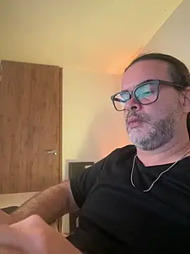 Snapshot of Sanders_White chatting on March 20, 12:08 am Sanders White online show from March 20, 12:08 am