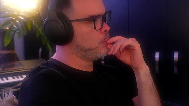 Snapshot of Sanders_White chatting on September 13, 7:57 pm Sanders White online show from September 13, 7:57 pm