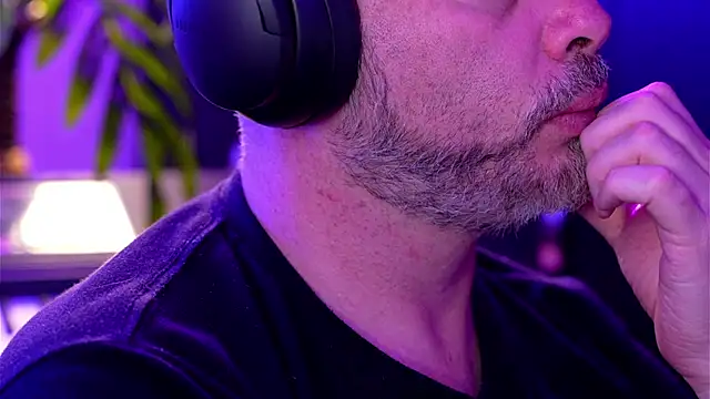 Snapshot of Sanders_White chatting on September 24, 11:30 pm Sanders White online show from September 24, 11:30 pm