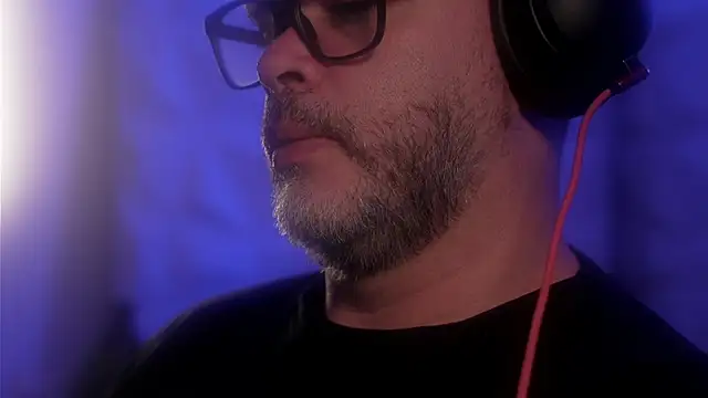 Snapshot of Sanders_White chatting on October 15, 3:28 am Sanders White online show from October 15, 3:28 am