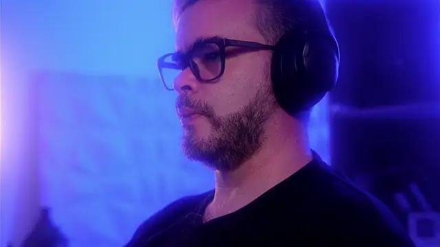 Sanders White online show from December 18, 4:29 am