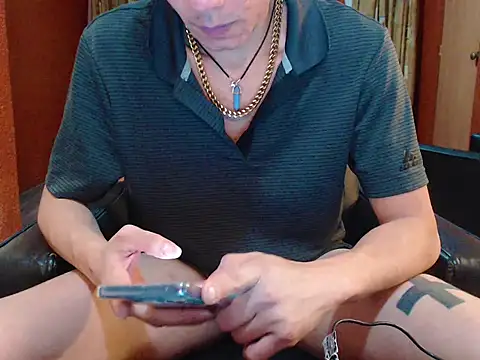 Snapshot of Latinopervs chatting on February 12, 1:11 am Latinopervs online show from February 12, 1:11 am