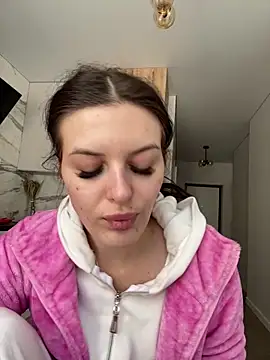 little belucci online show from February 9, 12:31 pm