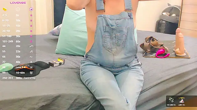 Snapshot of crazywoman34 chatting on February 6, 11:43 am crazywoman34 online show from February 6, 11:43 am