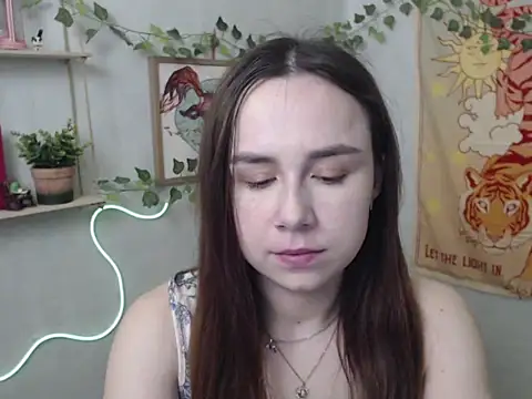 VeryVeryVeryShy  online show from April 17, 5:54 am