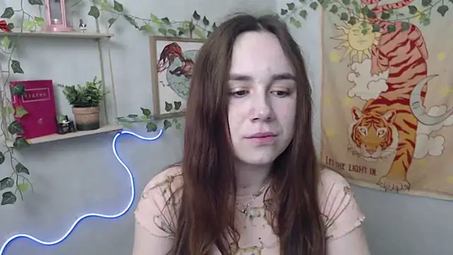 VeryVeryVeryShy  online show from April 18, 5:44 am