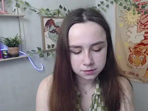 Snapshot of VeryVeryVeryShy_ chatting on April 27, 5:27 am VeryVeryVeryShy online show from April 27, 5:27 am