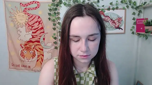 Snapshot of VeryVeryVeryShy_ chatting on June 2, 5:42 am VeryVeryVeryShy online show from June 2, 5:42 am