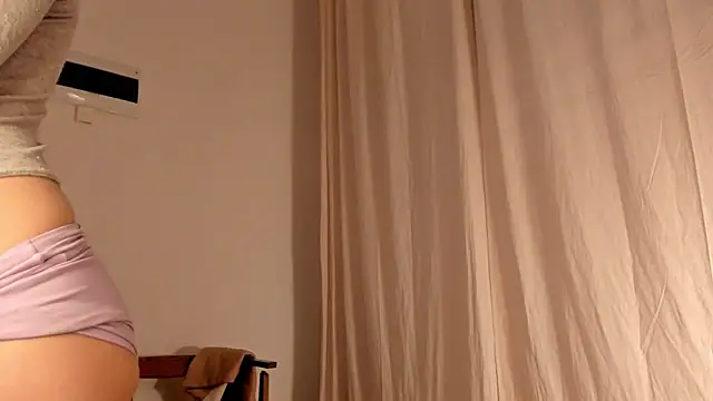 Snapshot of hee_jeen chatting on February 23, 2:46 pm hee jeen online show from February 23, 2:46 pm