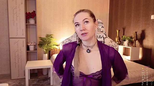 Snapshot of Hello_Lisha chatting on April 28, 8:19 am Hello Lisha online show from April 28, 8:19 am