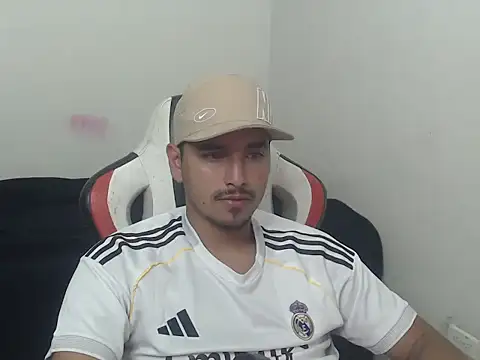 Snapshot of kylian_07 chatting on July 16, 3:01 am kylian 07 online show from July 16, 3:01 am