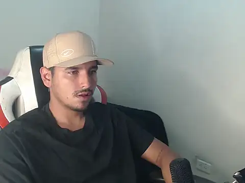Snapshot of kylian_07 chatting on July 28, 2:40 am kylian 07 online show from July 28, 2:40 am