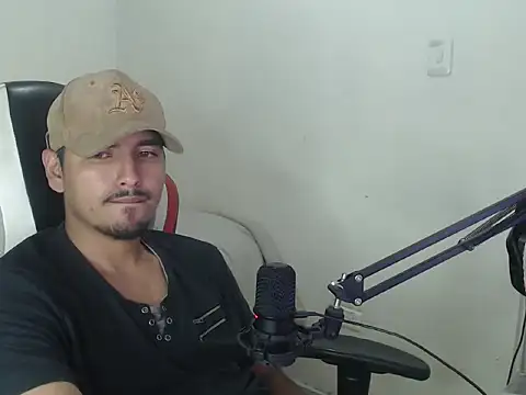 Snapshot of kylian_07 chatting on August 4, 2:37 am kylian 07 online show from August 4, 2:37 am