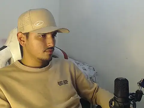 Snapshot of kylian_07 chatting on August 5, 2:47 am kylian 07 online show from August 5, 2:47 am