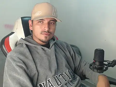 Snapshot of kylian_07 chatting on August 10, 2:04 am kylian 07 online show from August 10, 2:04 am
