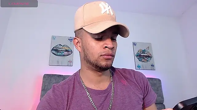 Snapshot of Bigcock_21cm_ chatting on December 5, 8:11 pm Bigcock 21cm  online show from December 5, 8:11 pm