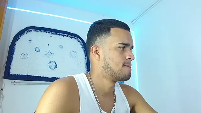 Snapshot of Bigcock_21cm_ chatting on December 19, 2:24 pm Bigcock 21cm  online show from December 19, 2:24 pm