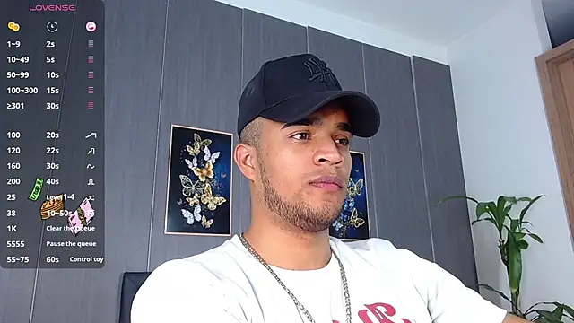 Snapshot of Bigcock_21cm_ chatting on March 22, 7:42 pm Bigcock 21cm  online show from March 22, 7:42 pm