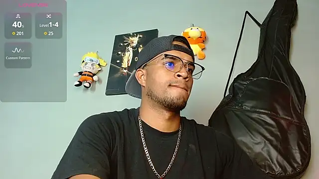 Snapshot of Bigcock_21cm_ chatting on October 28, 8:55 pm Bigcock 21cm  online show from October 28, 8:55 pm