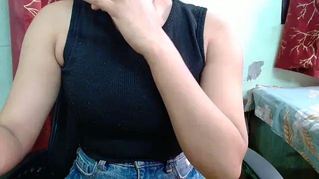 Snapshot of sweet-alia chatting on April 18, 11:58 am sweet-alia online show from April 18, 11:58 am