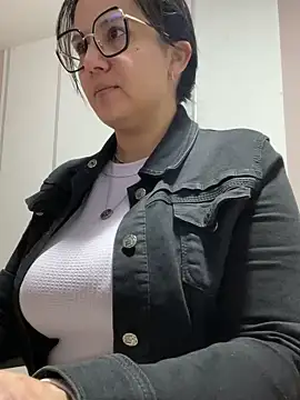 Snapshot of SWEETLILY18 chatting on December 30, 11:04 am SWEETLILY18 online show from December 30, 11:04 am