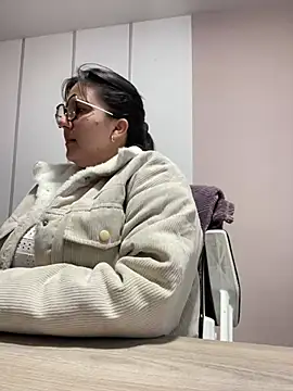 Snapshot of SWEETLILY18 chatting on January 7, 11:16 am SWEETLILY18 online show from January 7, 11:16 am