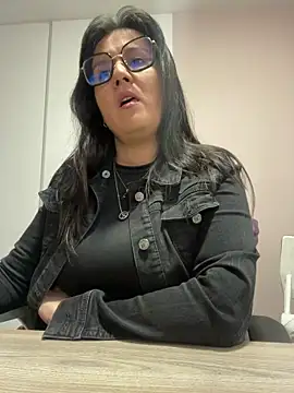 Snapshot of SWEETLILY18 chatting on February 1, 11:32 am SWEETLILY18 online show from February 1, 11:32 am