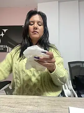 Snapshot of SWEETLILY18 chatting on February 9, 3:01 pm SWEETLILY18 online show from February 9, 3:01 pm