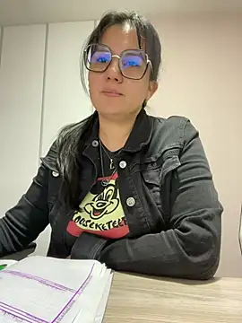 Snapshot of SWEETLILY18 chatting on February 17, 11:13 am SWEETLILY18 online show from February 17, 11:13 am