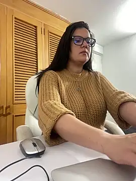 Snapshot of SWEETLILY18 chatting on October 3, 10:18 pm SWEETLILY18 online show from October 3, 10:18 pm