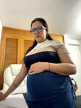 Snapshot of SWEETLILY18 chatting on October 15, 10:54 pm SWEETLILY18 online show from October 15, 10:54 pm