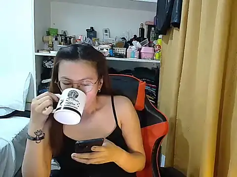 crizzybel online show from February 22, 5:22 pm