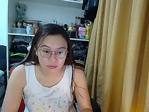 crizzybel online show from April 3, 7:01 pm