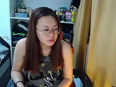 crizzybel online show from April 8, 8:42 pm