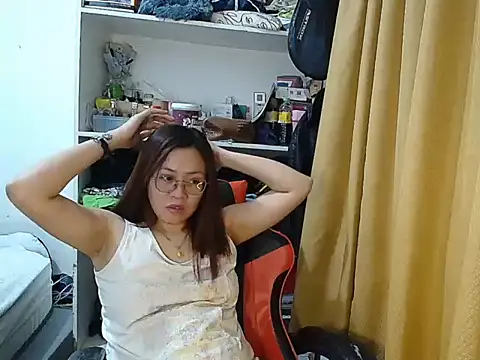 Snapshot of crizzybel chatting on April 19, 4:17 pm crizzybel online show from April 19, 4:17 pm