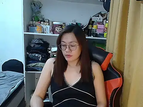 Snapshot of crizzybel chatting on April 26, 5:43 pm crizzybel online show from April 26, 5:43 pm